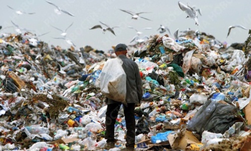 В Совмине признали: Крым утопает в мусоре, который некуда девать