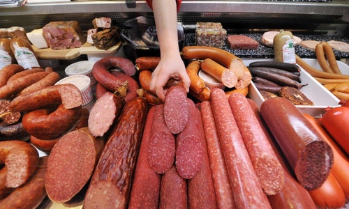 На симферопольском рынке устроили облаву на колбасу