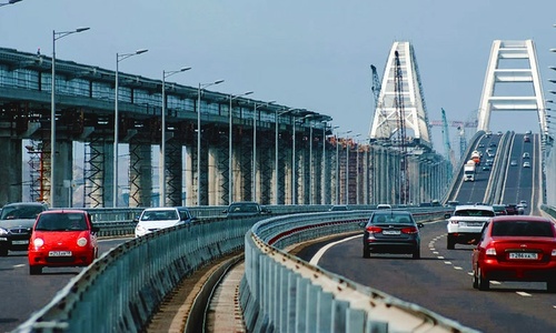 Мост через Керченский пролив не перекрыт
