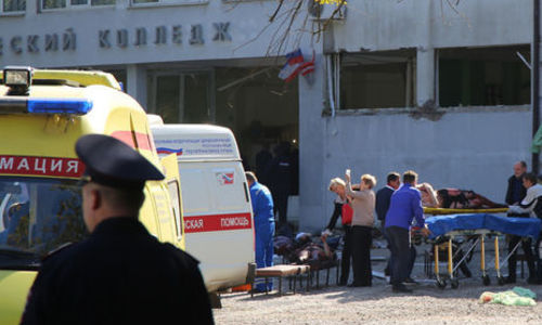 После нападения на политех в Керчи сотни родителей искали детей