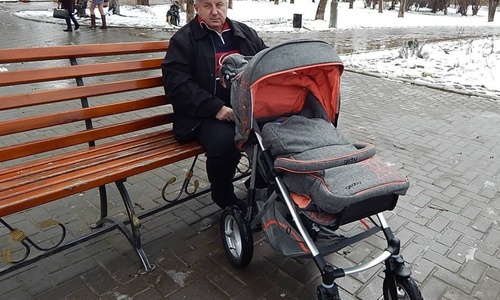 Молодой отец Шувайников ощутил на себе крымскую бюрократию