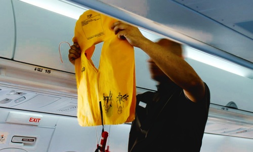 Турист, летящий в Крым, вырвал из самолета спасательный жилет