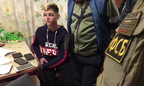 Не успевших взорвать школу подростков из Керчи арестовали