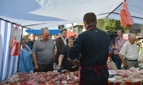 На день в Симферополе разрешат торговать на улице