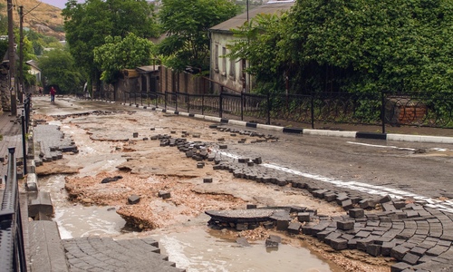 Размытый дождем спуск в Севастополе наконец отремонтируют