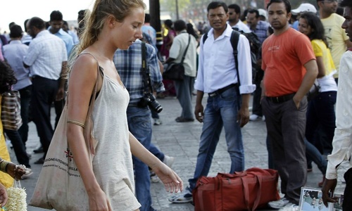 В Индии туристкам рекомендуют не носить юбки
