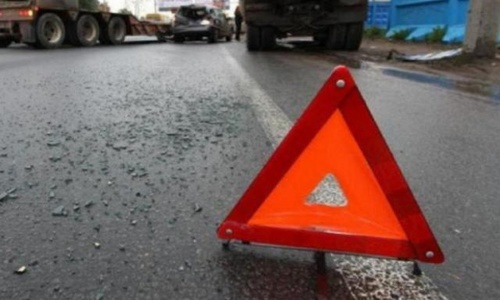 На крымской трассе иномарка сбила трех пешеходов