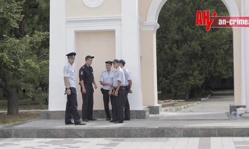 Памятник Шевченко до сих пор под охраной полиции