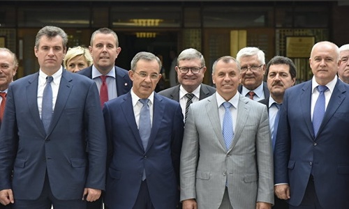Французскую делегацию назвали «путинскими марионетками»