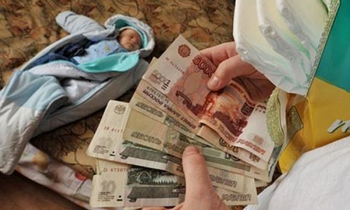 Бедным крымчанам будут платить за первого ребенка