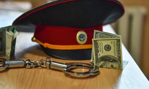Двух экс-прокуроров Севастополя осудили за мошенничество