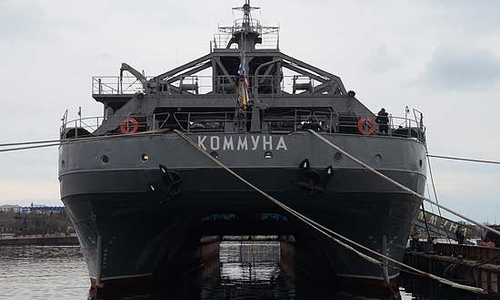 В Черном море спасают подлодку