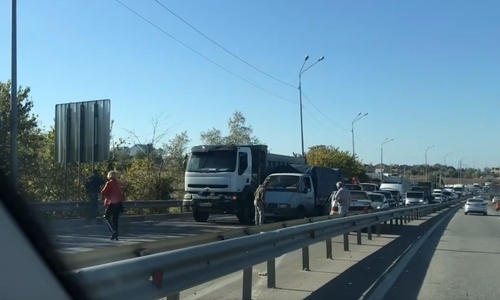 В Севастополе столкнулись три автомобиля
