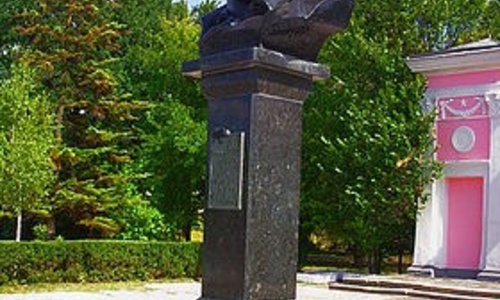 В Симферополе хотят снести бюст Шевченко и установить памятник Бузине