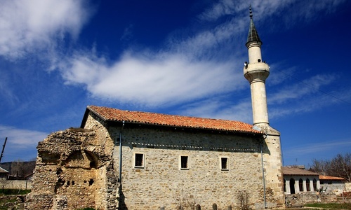 Вандалы забросали кирпичами крымскую мечеть