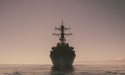 Американский эсминец седьмой раз идет в Черное море