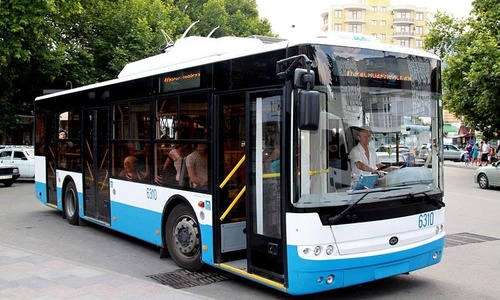 Пассажирам симферопольских троллейбусов придется ждать, чтобы выйти из салона