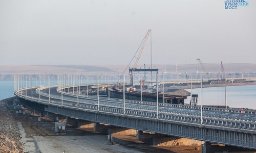 Бензовозы пустят на Крымский мост через пару месяцев
