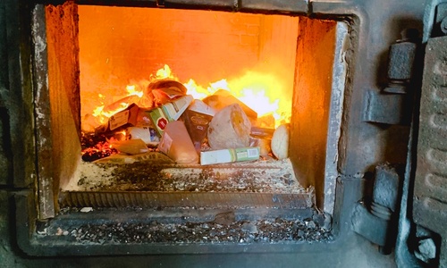 В Алуште сожгли запрещённый  немецкий сыр