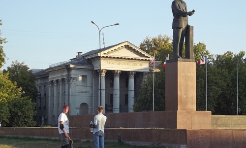 Памятник Ленину поделил симферопольцев
