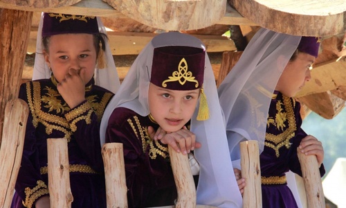 Из крымскотатарских школьников решили «слепить» христиан