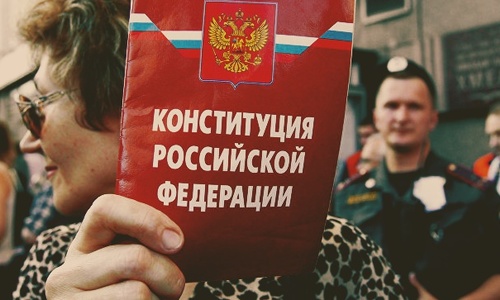 Крымским любителям жить по Конституции страны следует быть осторожнее
