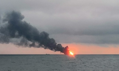 В Керченском проливе до сих пор горят два танкера