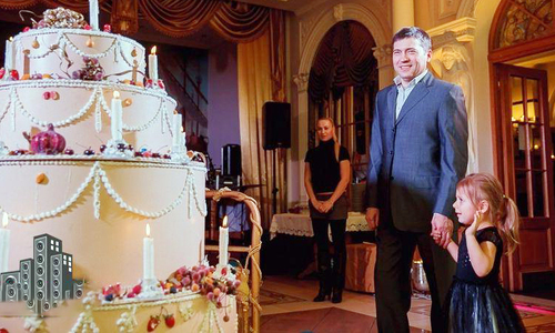 Кондитер из Крыма «построит» торт выше метра в высоту