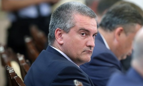 Аксенов снова грозит отставками ленивым чиновникам