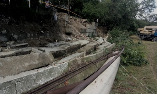 Подпорная стена обвалилась на газопровод в Феодосии