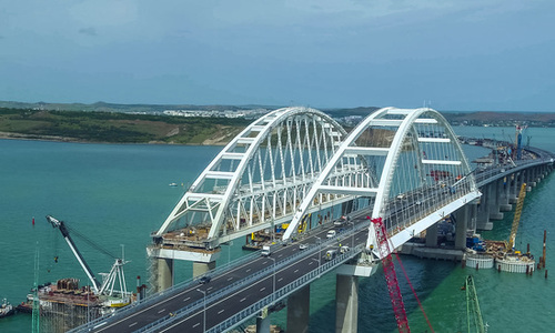 Перевозчики опасных грузов просят пустить их на Крымский мост