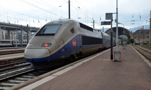Во Франции тысячи пассажиров ночевали в поездах и-за сбоя электроники