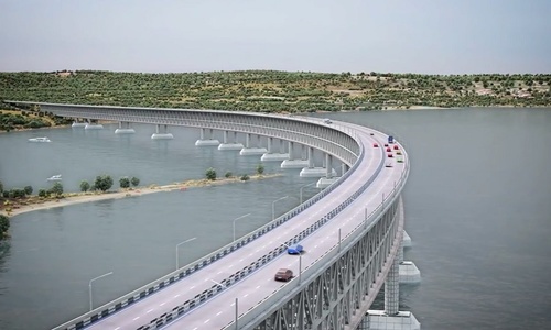 Керченского моста пока нет, но есть очертания