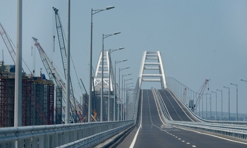 «Зеленый свет» грузовикам дадут на Крымском мосту в сентябре