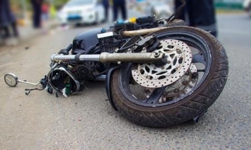 В Керчи мотоциклист погиб, врезавшись в бетономешалку