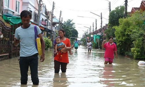 В Таиланде проливные дожди убивают людей
