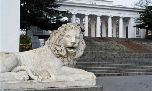 В Севастополе «клонируют» знаменитых львов с Графской пристани