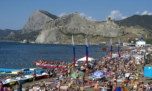 Туристы принесли Крыму больше 2 миллиардов рублей