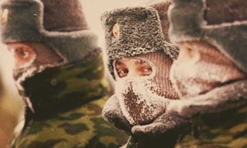 Солдаты на учениях в Крыму замерзают так, что их надо отогревать