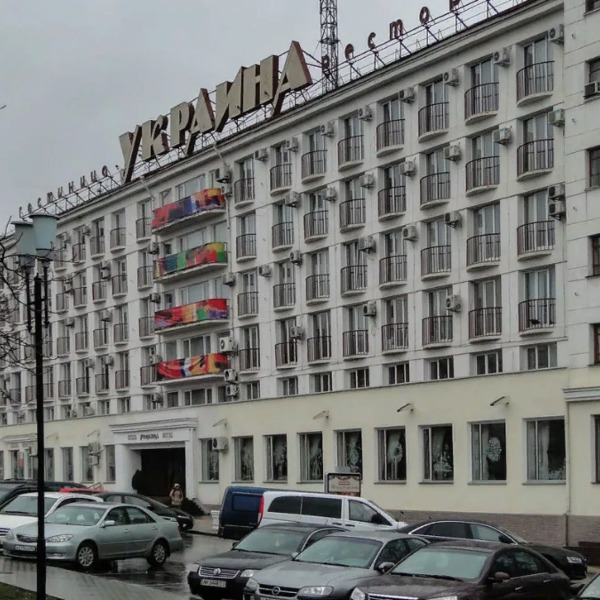 В центре Севастополя закрывают еще одну парковку