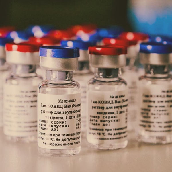 В Крым привезли новую вакцину от ковида. Привьется ли Аксенов?