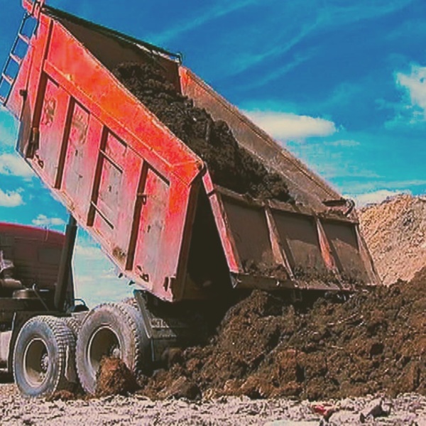 Территорию байк-шоу под Севастополем засыпают строительным мусором