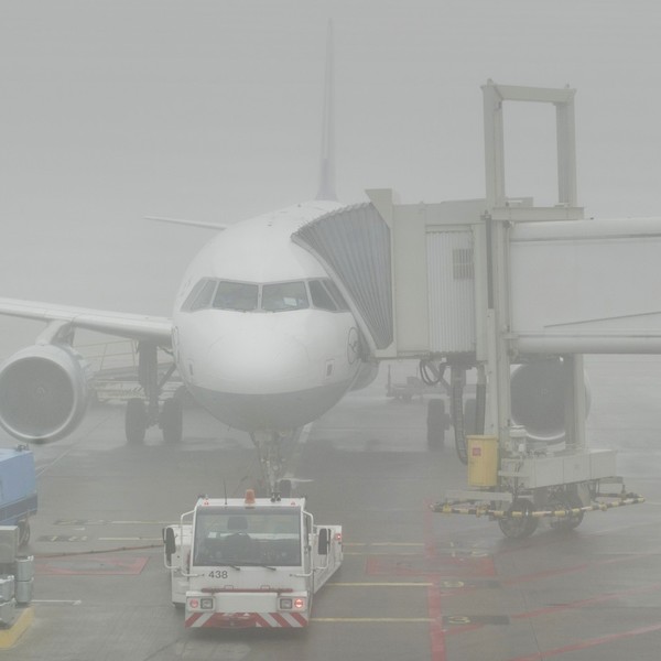 Из-за тумана в Симферополе самолет посадили в Анапе