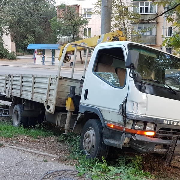 У грузовика в Керчи на ходу отказали тормоза