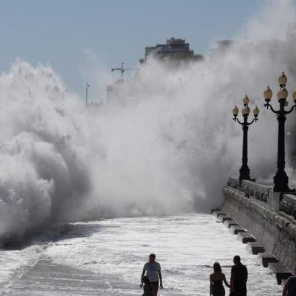 Грядущий шторм снова разрушит крымские набережные?