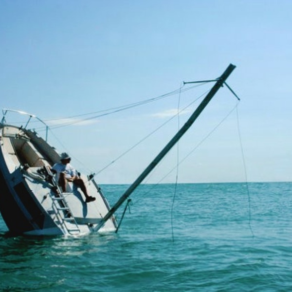 В Ялте на жителей падали деревья, а в море утонула яхта