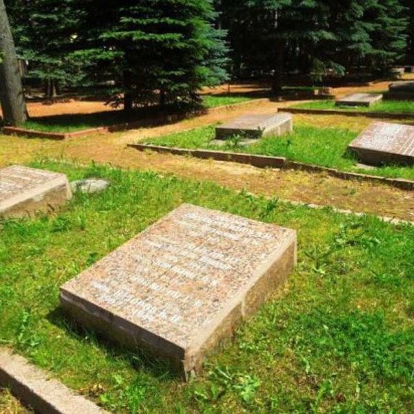 Феодосиец «наварился» на ремонте братских могил