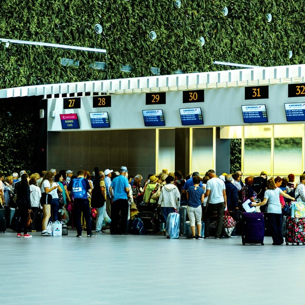 Через аэропорт Симферополя проходит по 35 000 человек в сутки