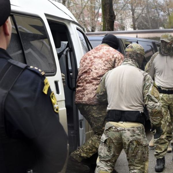 Украинские моряки остаются под стражей до конца октября
