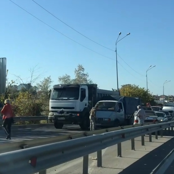 В Севастополе столкнулись три автомобиля